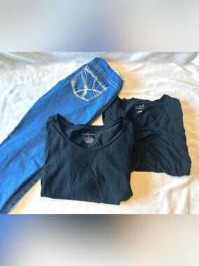 Maternity Lot- Denim Capris-black t-shirt- black long sleeve